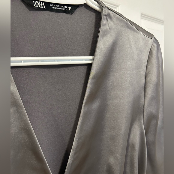 ZARA - Wrap front satin dress. Size S. Grey charcoal. - Picture 4 of 5